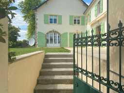 Beautiful renovated Bearnaise Farmhouse with Exceptional Views of the Pyrenees Mountains